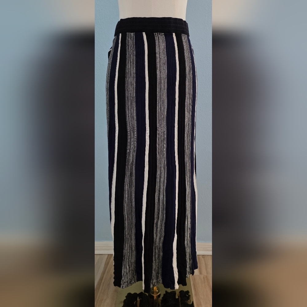 BB Dakota Black and White Striped Skirt - Picture 3 of 4